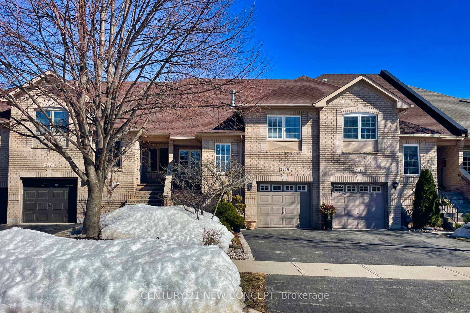 Townhouse for sale at 2219 Hummingbird Way, Oakville, 1022 - WT West Oak Trails, L6M 3Z6 - MLS: W12009767