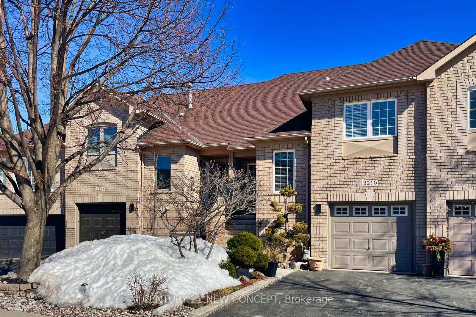 Townhouse for sale at 2219 Hummingbird Way, Oakville, 1022 - WT West Oak Trails, L6M 3Z6 - MLS: W12009767