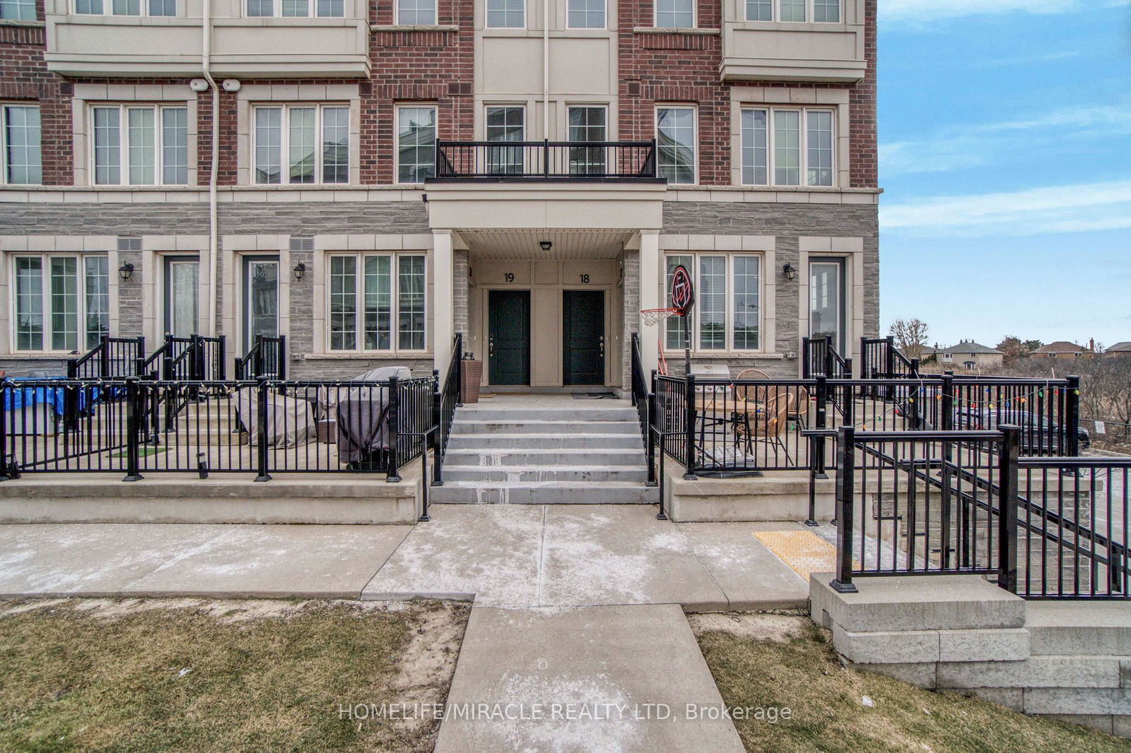 Townhouse for sale at 17-2199 Lillykin Street, Oakville, River Oaks, L6H 0X6 - MLS: W12010015