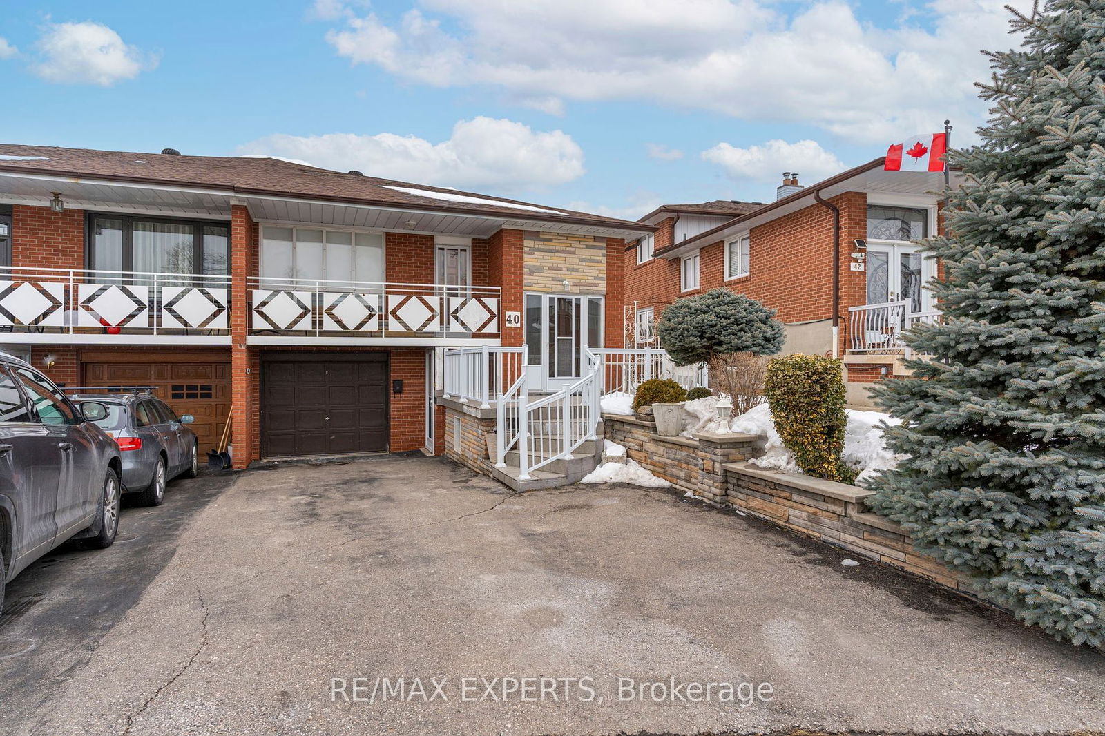 Semi-Detached House for sale at 40 Benrubin Drive, Toronto, Humber Summit, M9L 2H4 - MLS: W12010018