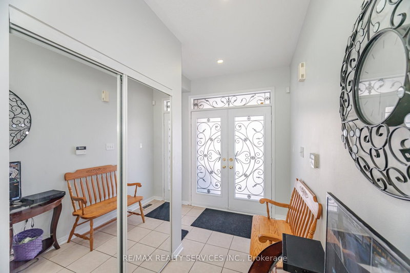 10 Sugarcane Ave, Brampton, L6R 3C8 | Image 3