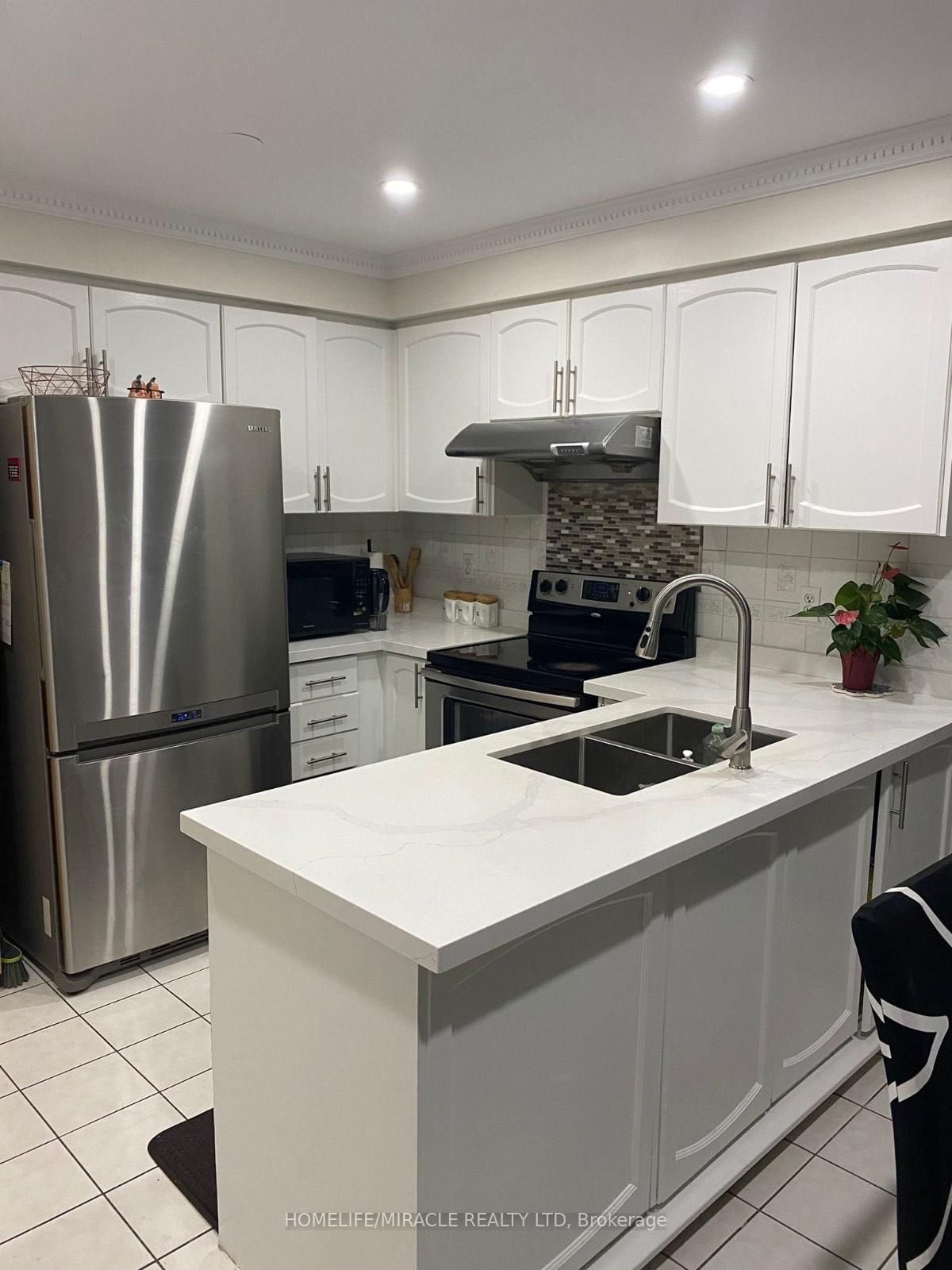 Townhouse for lease at 70 Blue Spruce Street, Brampton, Sandringham-Wellington, L6R 1C3 - MLS: W12010300