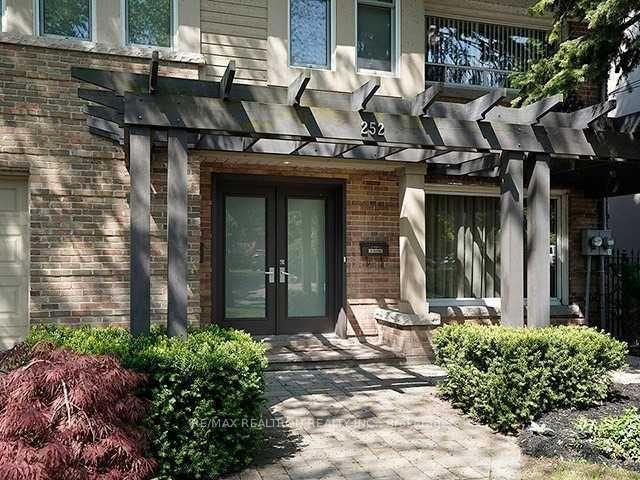 Detached House for sale at 252 Ellis Avenue, Toronto, High Park-Swansea, M6S 2X2 - MLS: W12010354