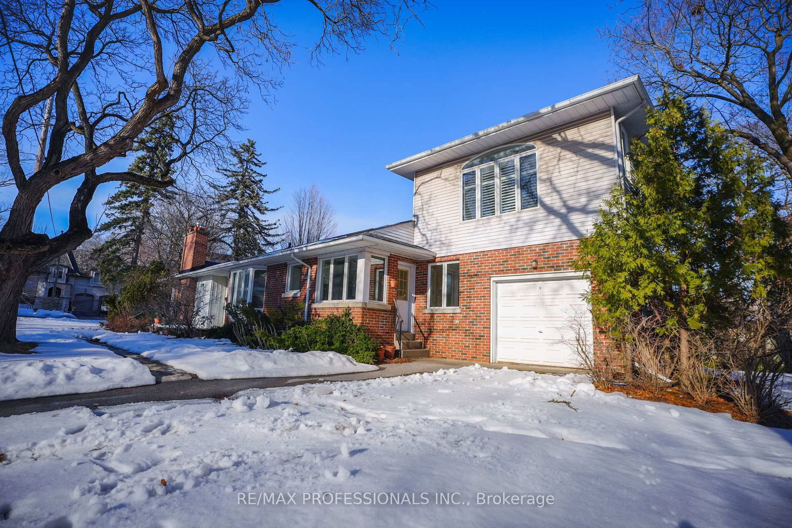 Detached House for sale at 88 Valecrest Drive, Toronto, Edenbridge-Humber Valley, M9A 4P6 - MLS: W12010920