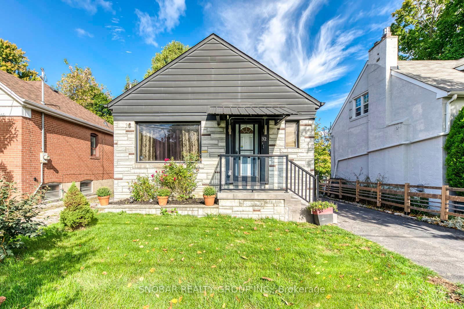 Building at 32 Dixon Road, Toronto, Humber Heights