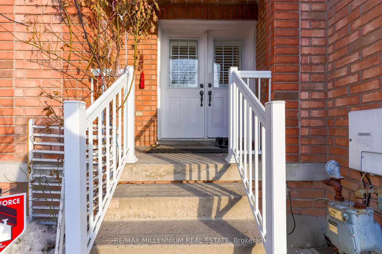 Townhouse for sale at 112 Big Moe Crescent, Brampton, Bram East, L6P 1J9 - MLS: W12011439