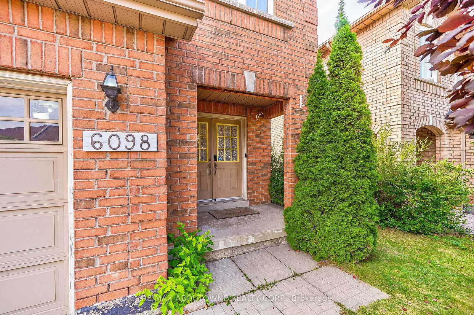 Townhouse for sale at 6098 Rowers Crescent, Mississauga, East Credit, L5V 3A2 - MLS: W12011745