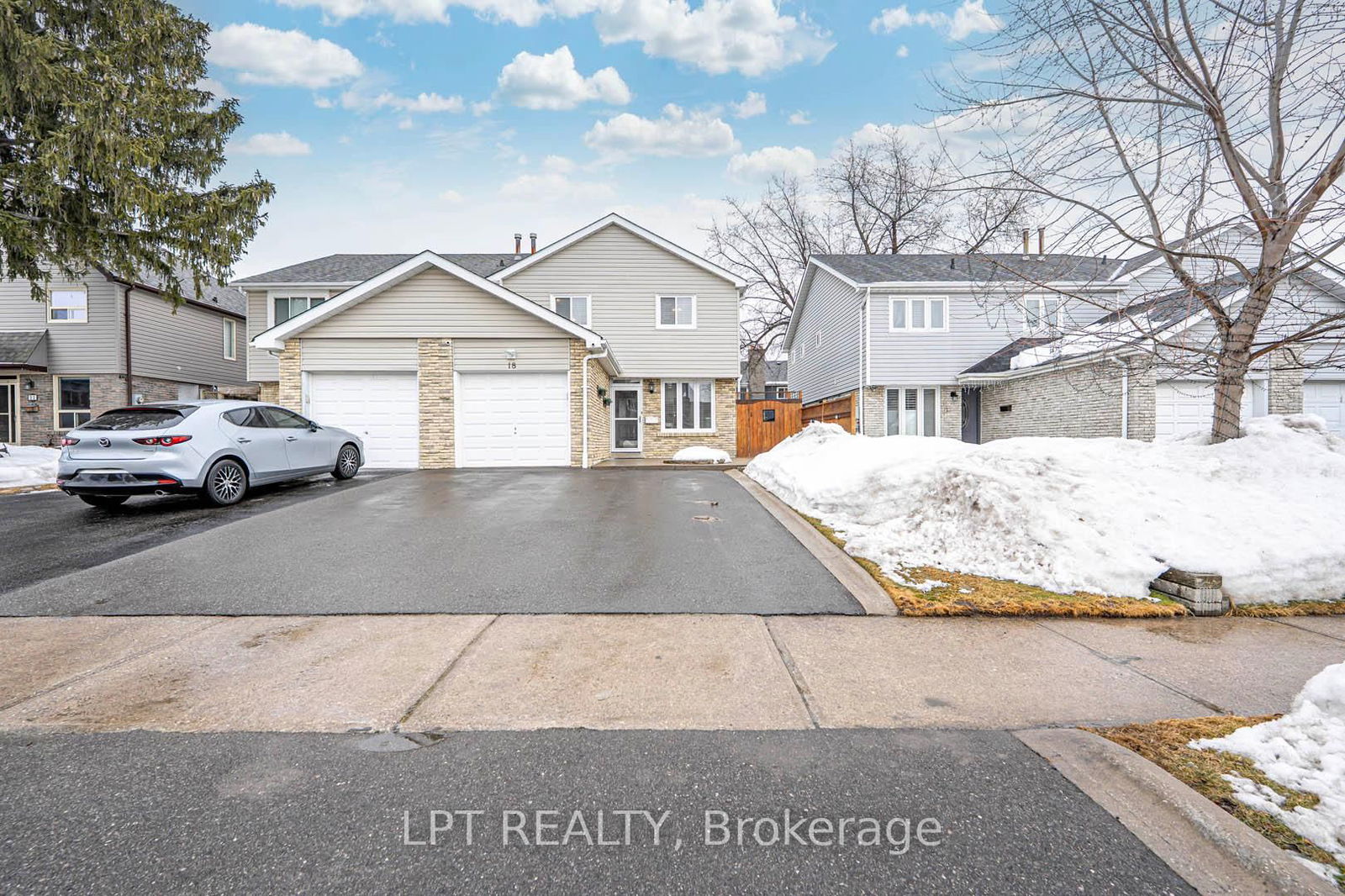 Semi-Detached House for sale at 18 Nottawasaga Crescent, Brampton, Heart Lake West, L6Z 1B9 - MLS: W12012133