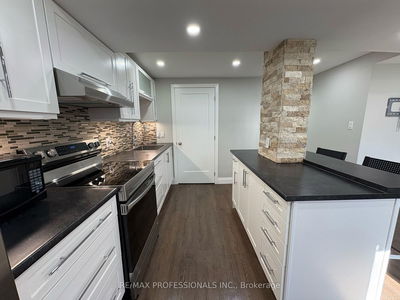 Unit Lower — 19 Elmbrook Cres, Toronto - Eringate-Centennial-West Deane image-0-3