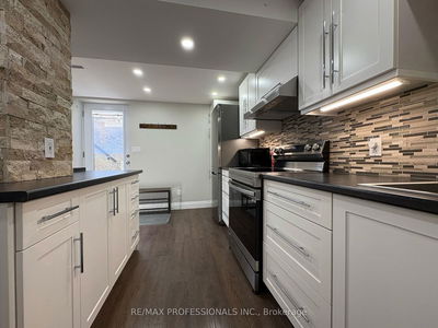 Unit Lower — 19 Elmbrook Cres, Toronto - Eringate-Centennial-West Deane image-0-4
