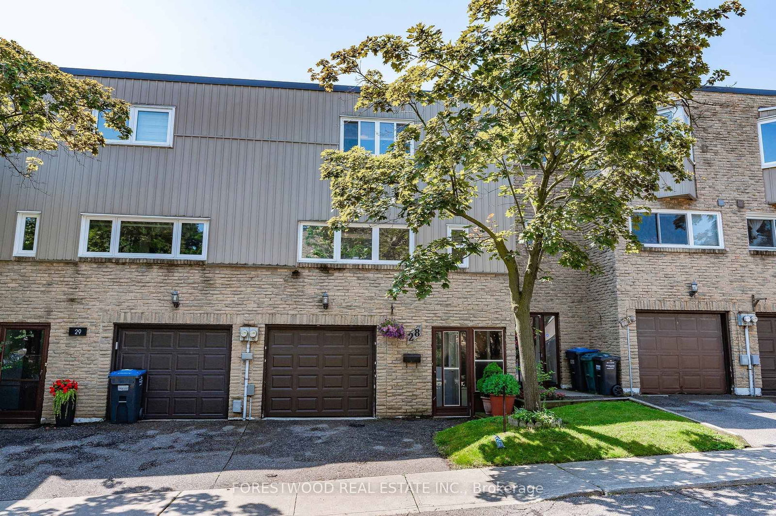 Townhouse for sale at 28-400 Bloor Street, Mississauga, Mississauga Valleys, L5A 3M8 - MLS: W12012385