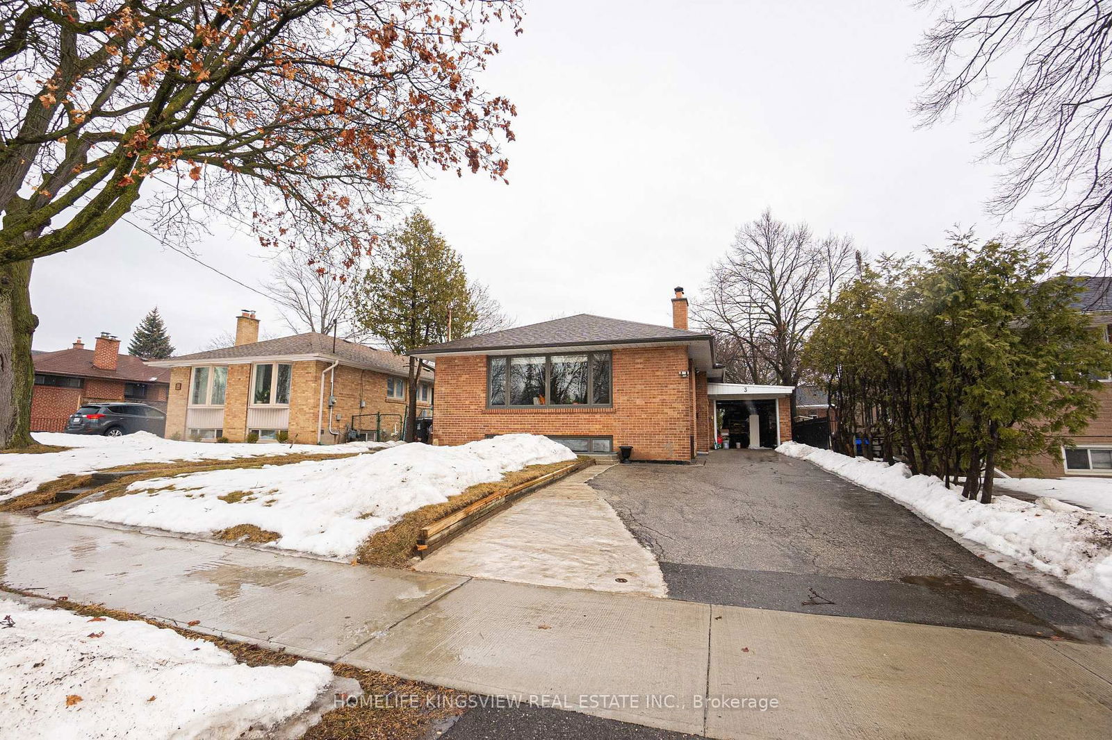 Detached House for sale at 3 Crendon Drive, Toronto, Etobicoke West Mall, M9C 3G3 - MLS: W12012424