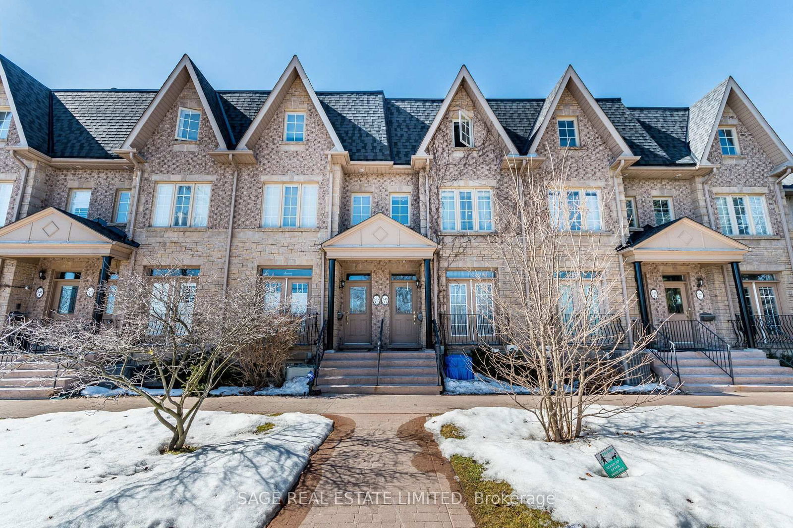 Building at 548D Scarlett Road, Toronto, Humber Heights