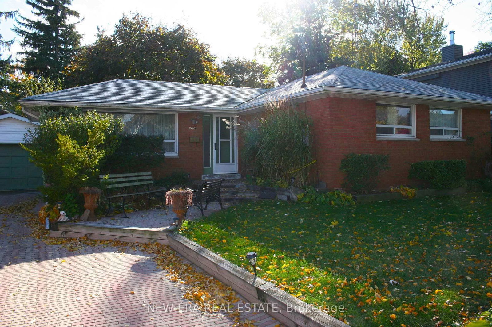 Detached House for sale at 2470 Meadowood Crescent, Oakville, BR Bronte, L6L 1V6 - MLS: W12012685