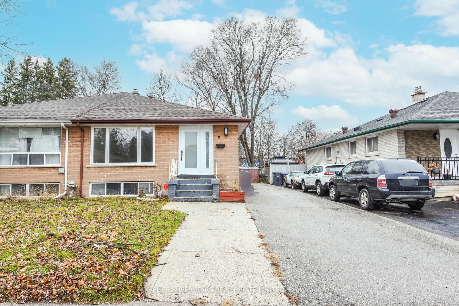 Semi-Detached House for sale at 9 Aloma Crescent, Brampton, Avondale, L6T 2N8 - MLS: W12012702