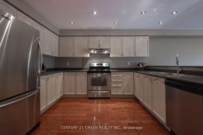 3435 Angel Pass Dr, Mississauga - Churchill Meadows image-0-4