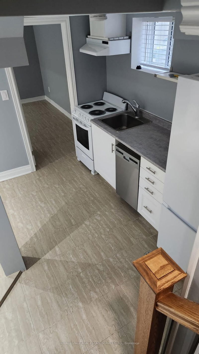 home for lease on 6 Louvain Street