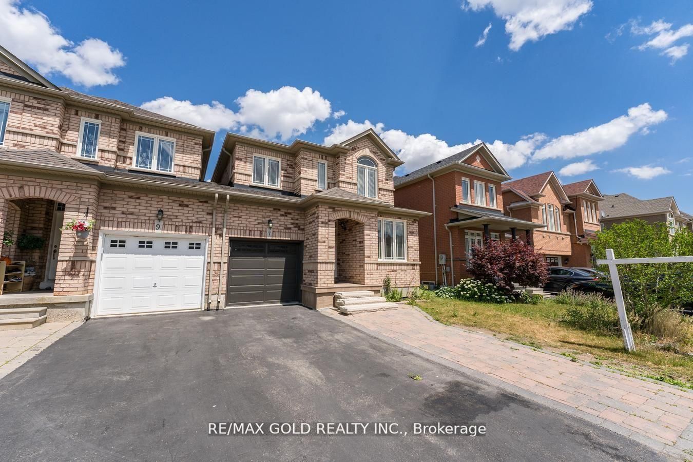 Detached House for sale at 7 Percy Gate, Brampton, Fletcher's Meadow, L7A 3S1 - MLS: W12013231