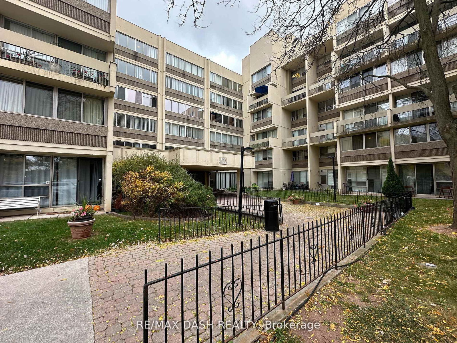 Building at 1300 Marlborough Court, Oakville, 1003 - CP College Park