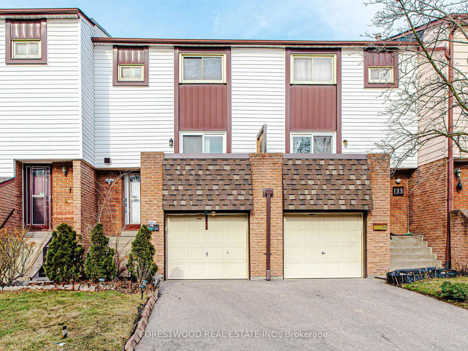 Townhouse sold at 132-1221 Dundix Road, Mississauga, Applewood, L4Y 3Y9 - MLS: W12013254