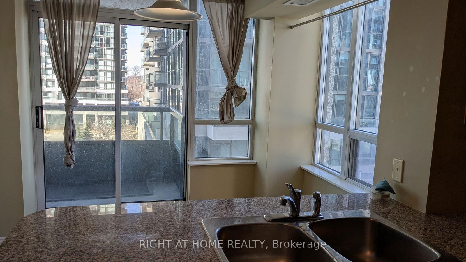 Condo for lease at 605-335 Rathburn Road, Mississauga, City Centre, L5B 0C8 - MLS: W12014053