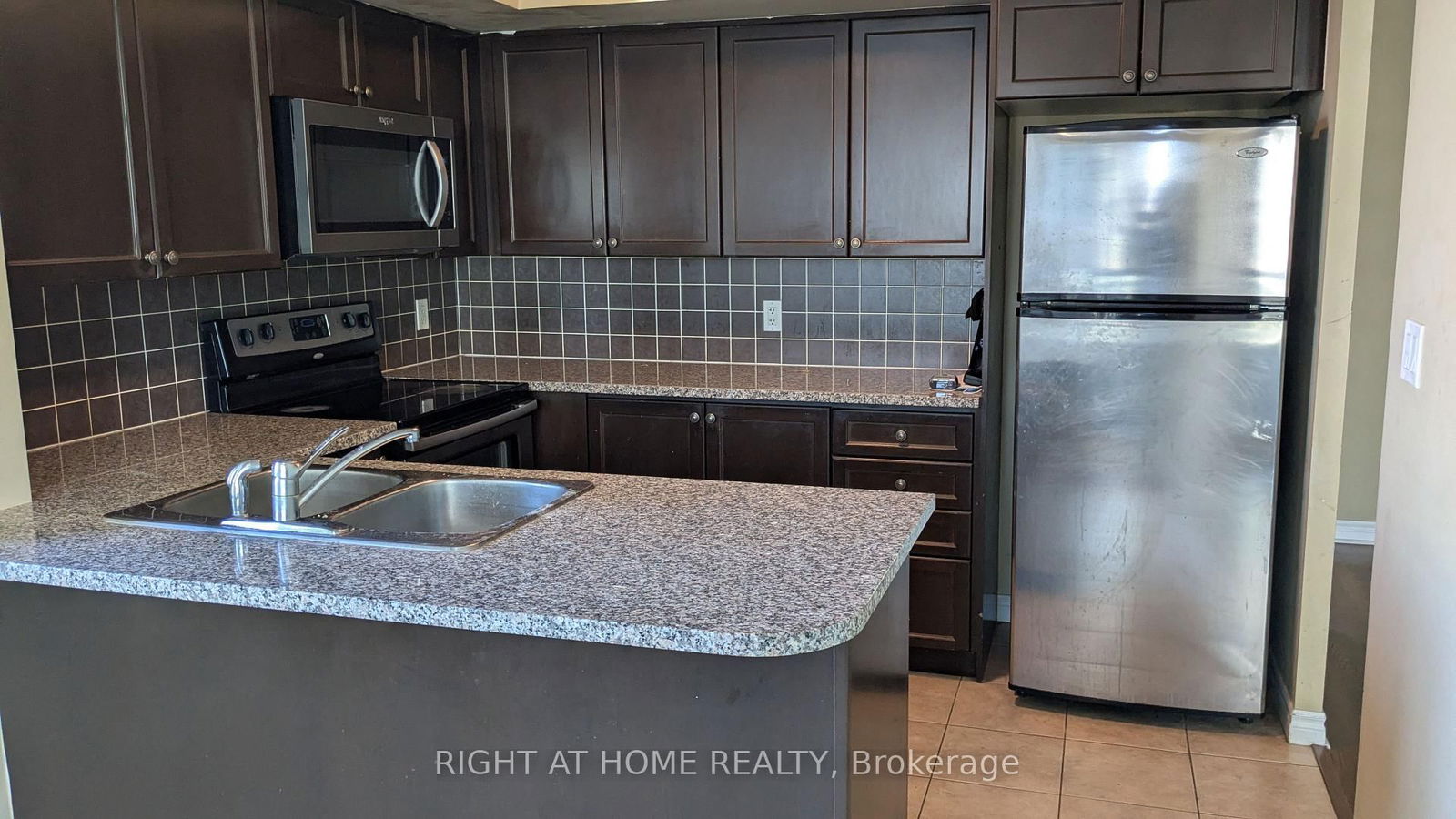 Condo for lease at 605-335 Rathburn Road, Mississauga, City Centre, L5B 0C8 - MLS: W12014053