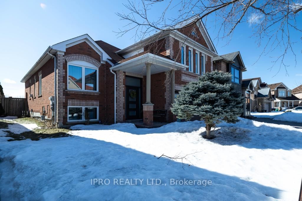 Detached House for sale at 62 Masters Green Crescent, Brampton, Snelgrove, L7A 3K5 - MLS: W12014353