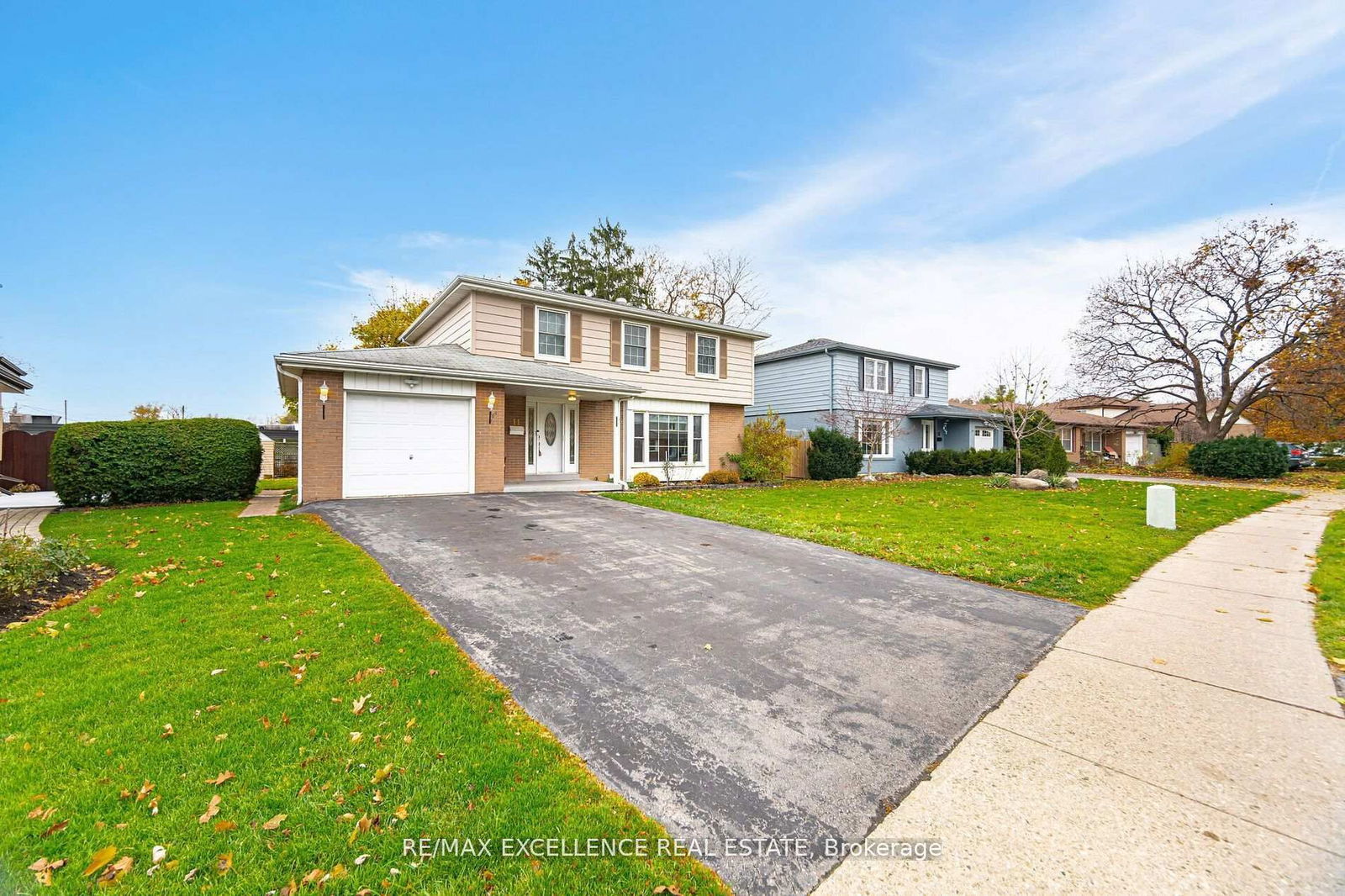 Detached House for sale at 11 Crawley Drive, Brampton, Avondale, L6T 2R6 - MLS: W12014369