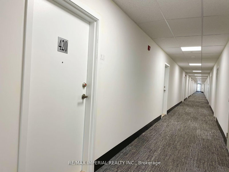 420 - 3401 Ridgeway Dr W, Mississauga, L5L 0B9 | Image 2