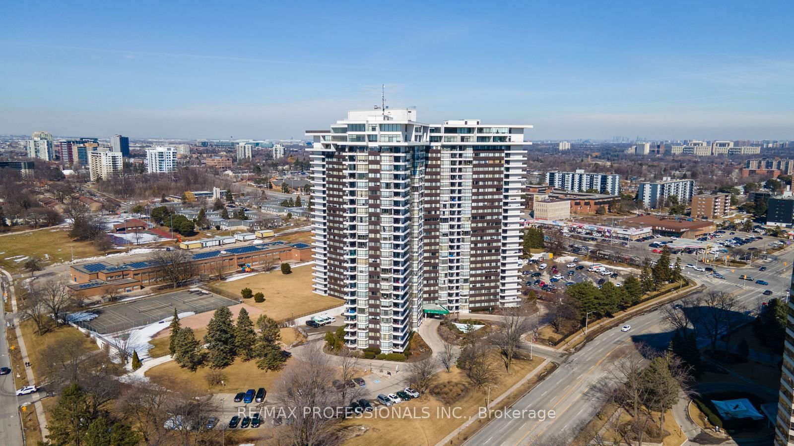 Condo sold at 2319-1333 Bloor Street, Mississauga, Applewood, L4Y 3T6 - MLS: W12015098