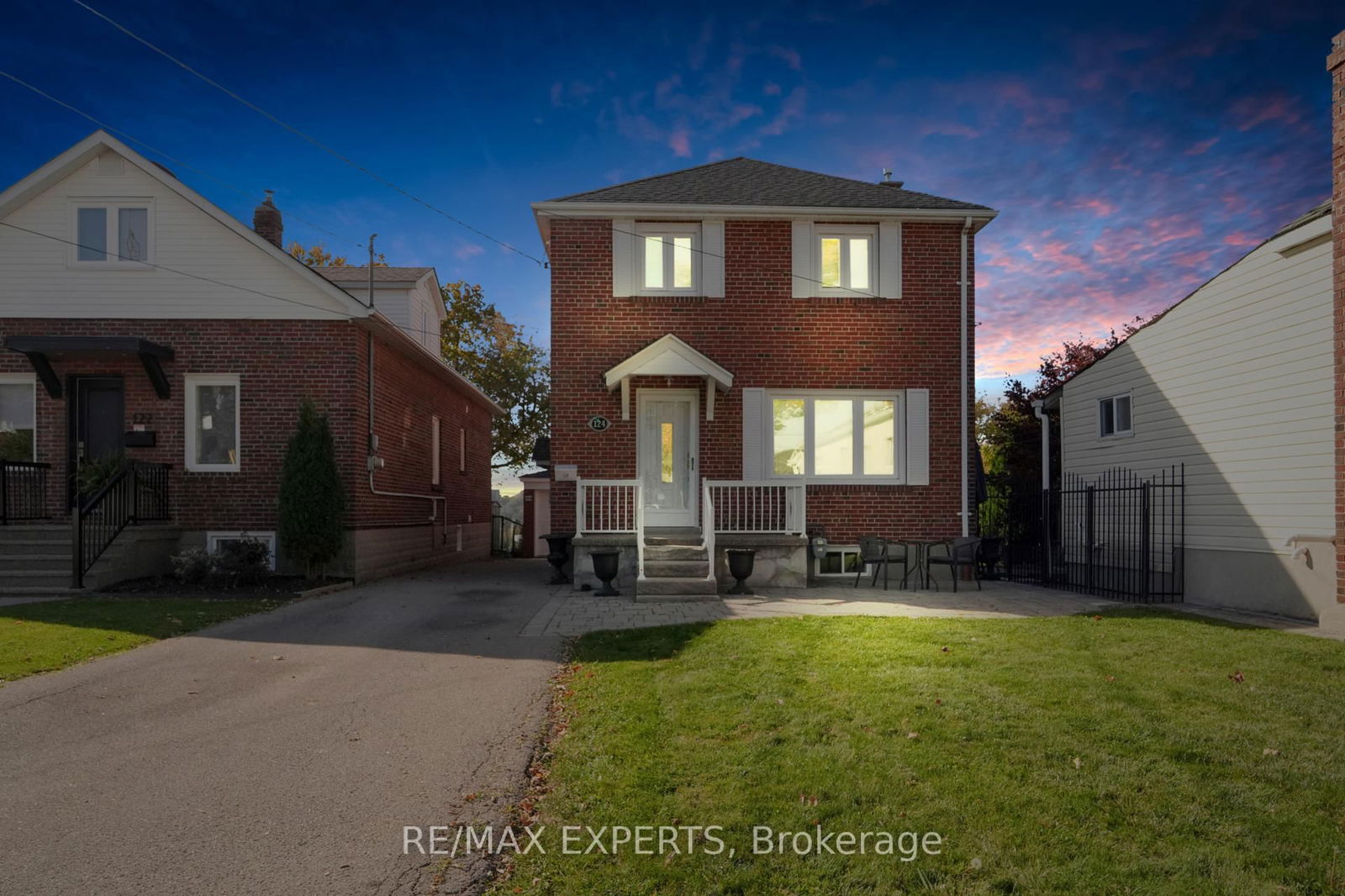 Detached House for sale at 124 Spears Street, Toronto, Rockcliffe-Smythe, M6N 3X7 - MLS: W12015799