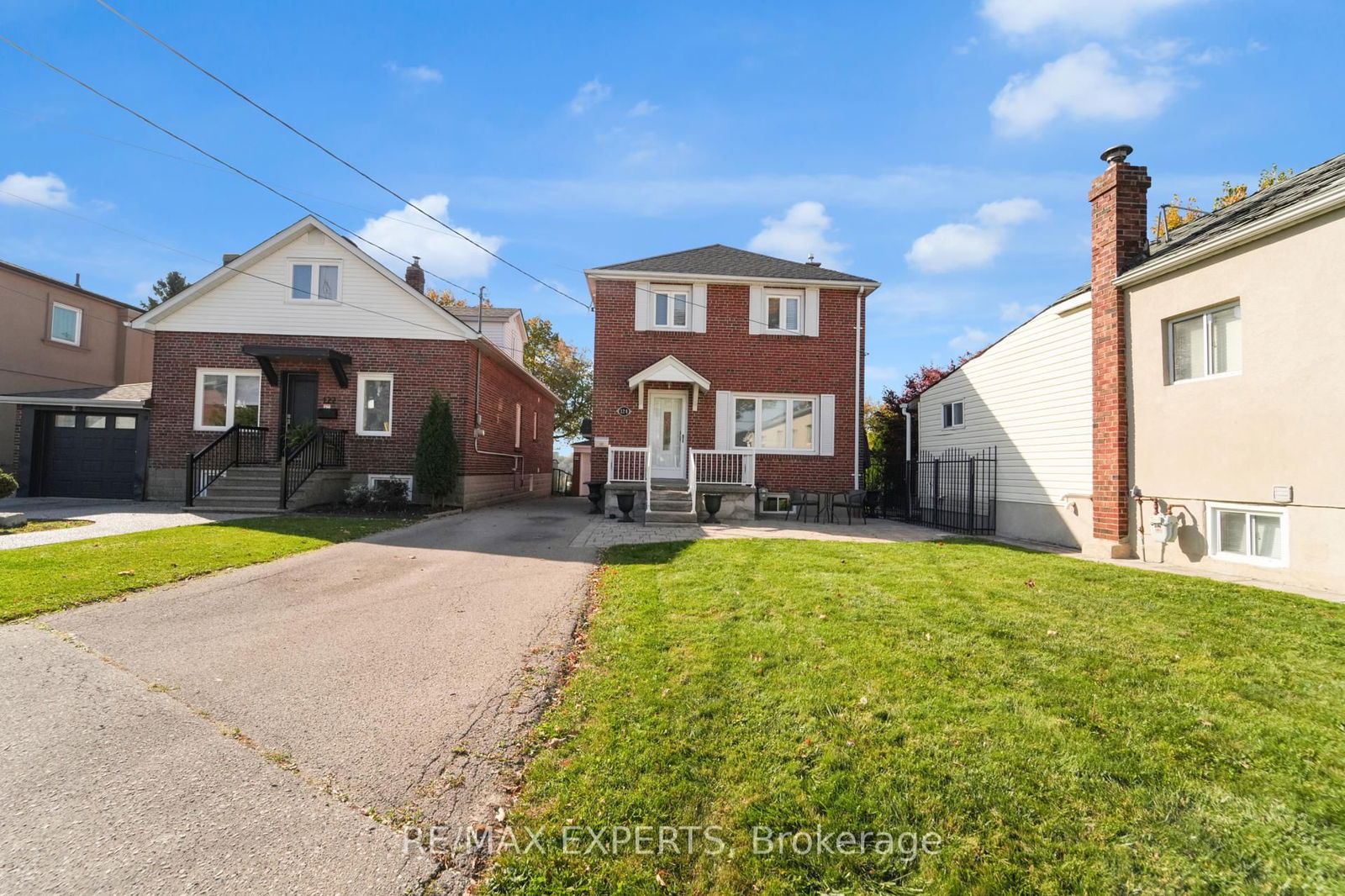 Detached House for sale at 124 Spears Street, Toronto, Rockcliffe-Smythe, M6N 3X7 - MLS: W12015799