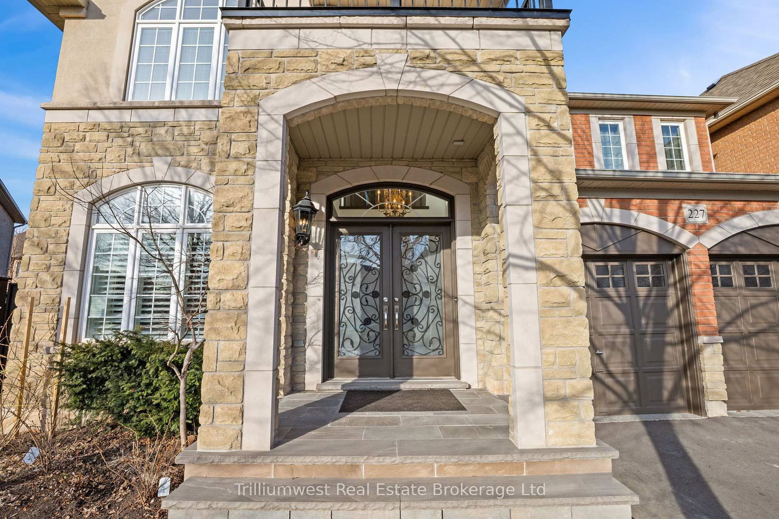 Detached House for sale at 227 Beechtree Crescent, Oakville, 1001 - BR Bronte, L6L 0A5 - MLS: W12015836