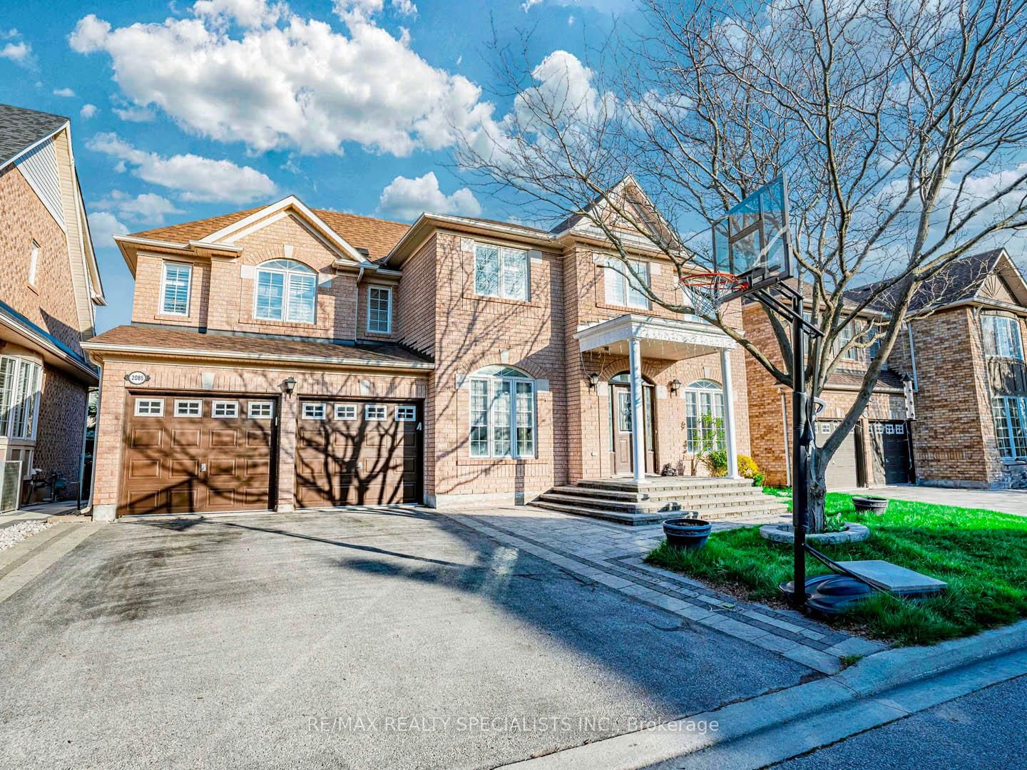 Detached House for sale at 2085 Ashmore Drive, Oakville, WM Westmount, L6M 4T2 - MLS: W12015951