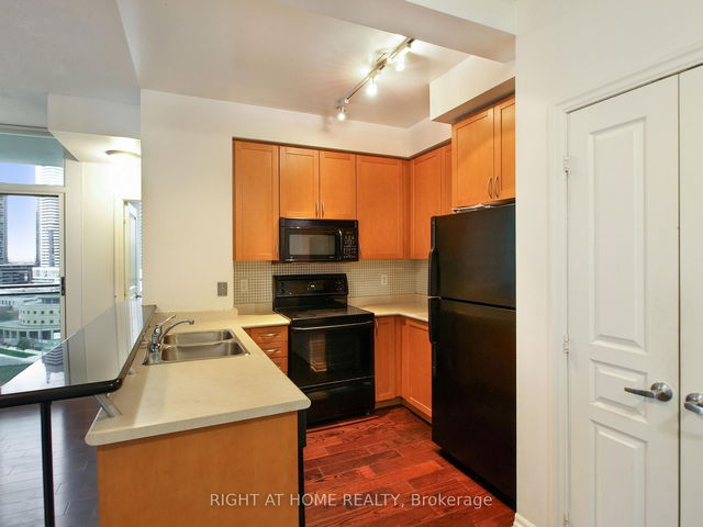 1209 - 3939 Duke Of York Boulevard
