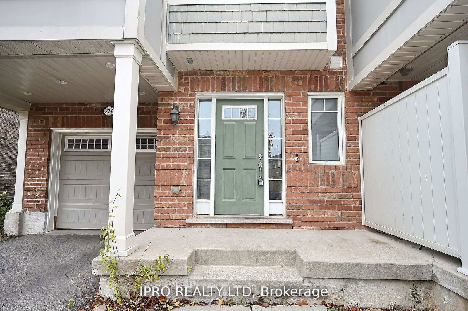 Townhouse for sale at 227 Slingsby Landing N/A, Milton, HA Harrison, L9T 8N5 - MLS: W12016597