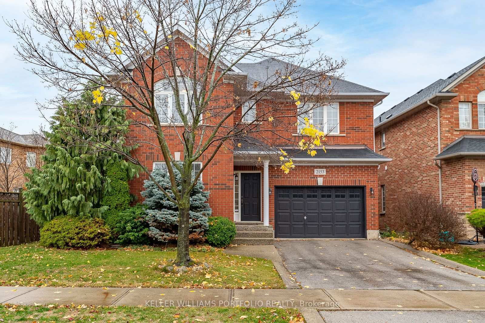 Detached House for sale at 2153 MEADOWGLEN Drive, Oakville, WM Westmount, L6M 4C9 - MLS: W12016973