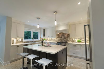 771 Ajyn Crt, Mississauga - Lakeview image-0-4