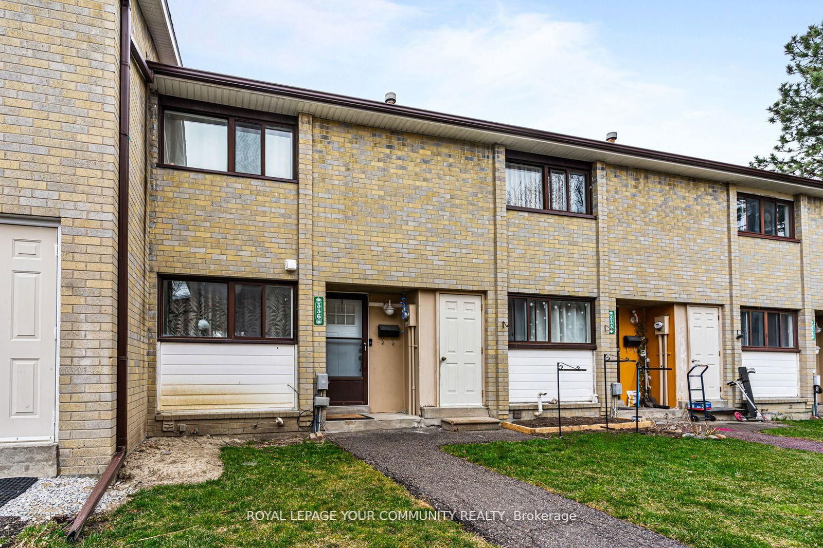 Townhouse for sale at 336 Fleetwood Crescent, Brampton, Southgate, L6T 2E5 - MLS: W12017368