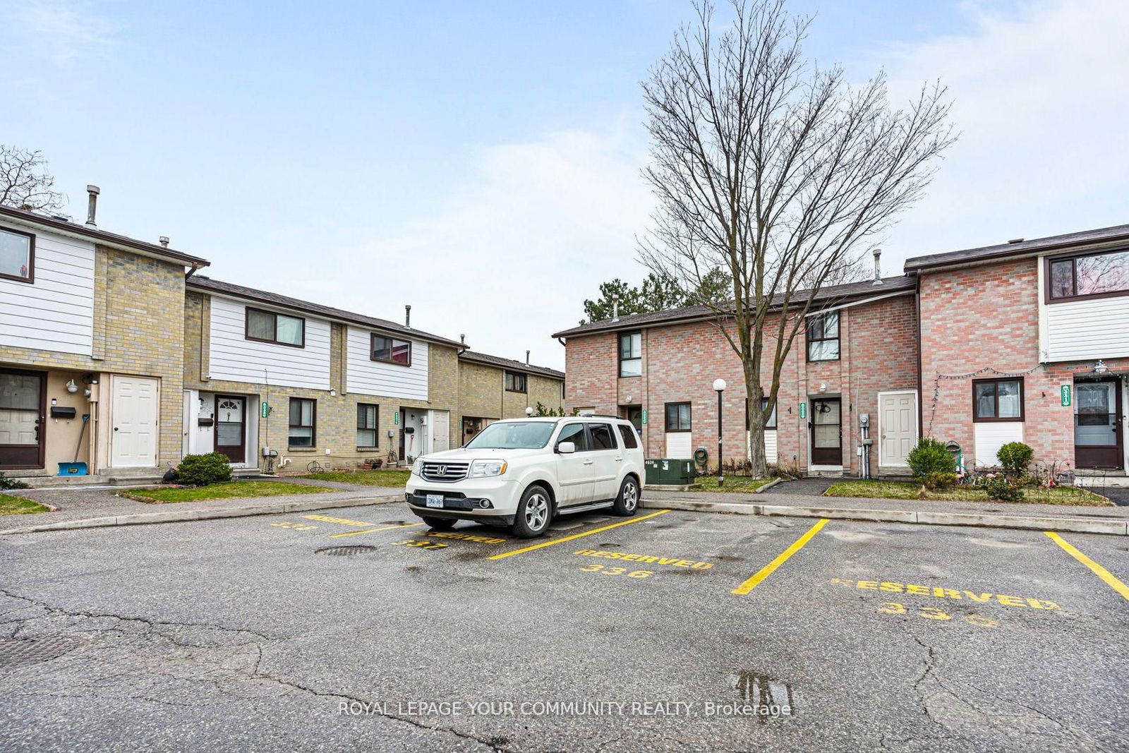 Townhouse for sale at 336 Fleetwood Crescent, Brampton, Southgate, L6T 2E5 - MLS: W12017368