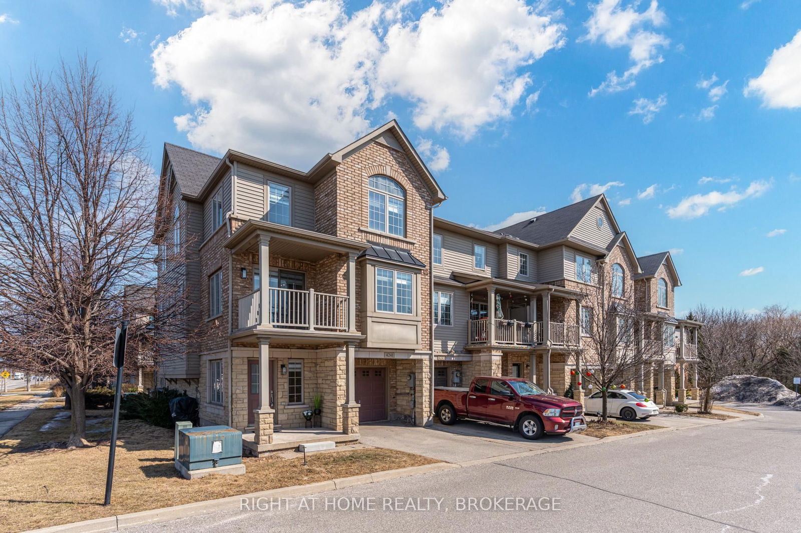 Townhouse for sale at 4241 Ingram Common N/A, Burlington, Shoreacres, L7L 0C3 - MLS: W12017848