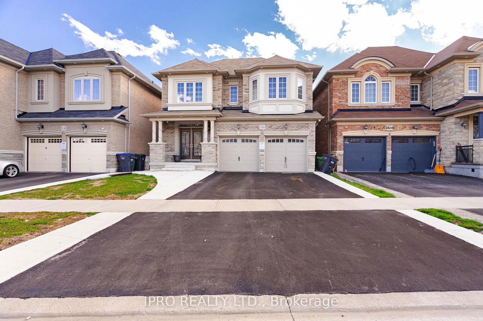 Detached House for sale at 16 Action Drive, Brampton, Northwest Brampton, L7A 4X8 - MLS: W12017991