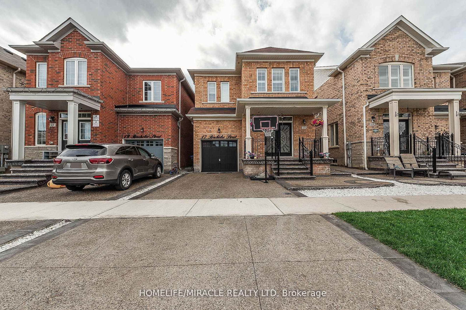 Detached House for sale at 17 Bachelor Street, Brampton, Northwest Brampton, L7A 5B1 - MLS: W12017998