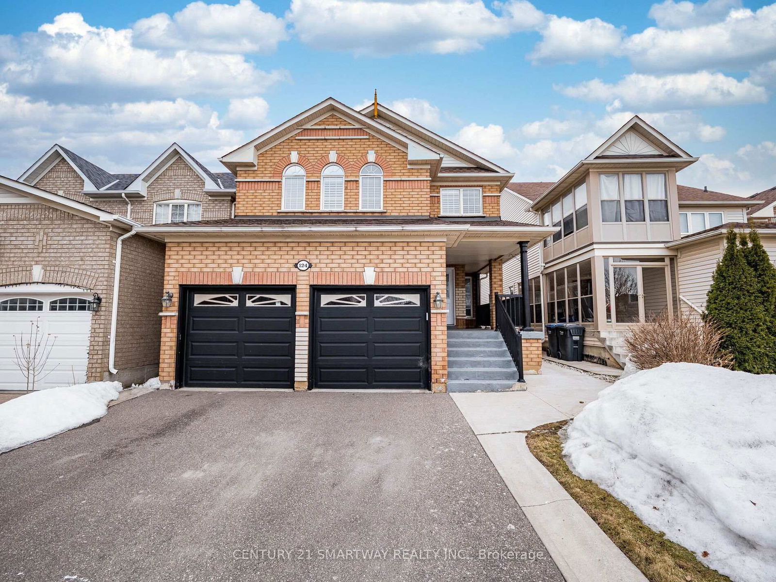 Detached House for sale at 124 Porchlight Road, Brampton, Fletcher's Creek Village, L6R 4R9 - MLS: W12018002