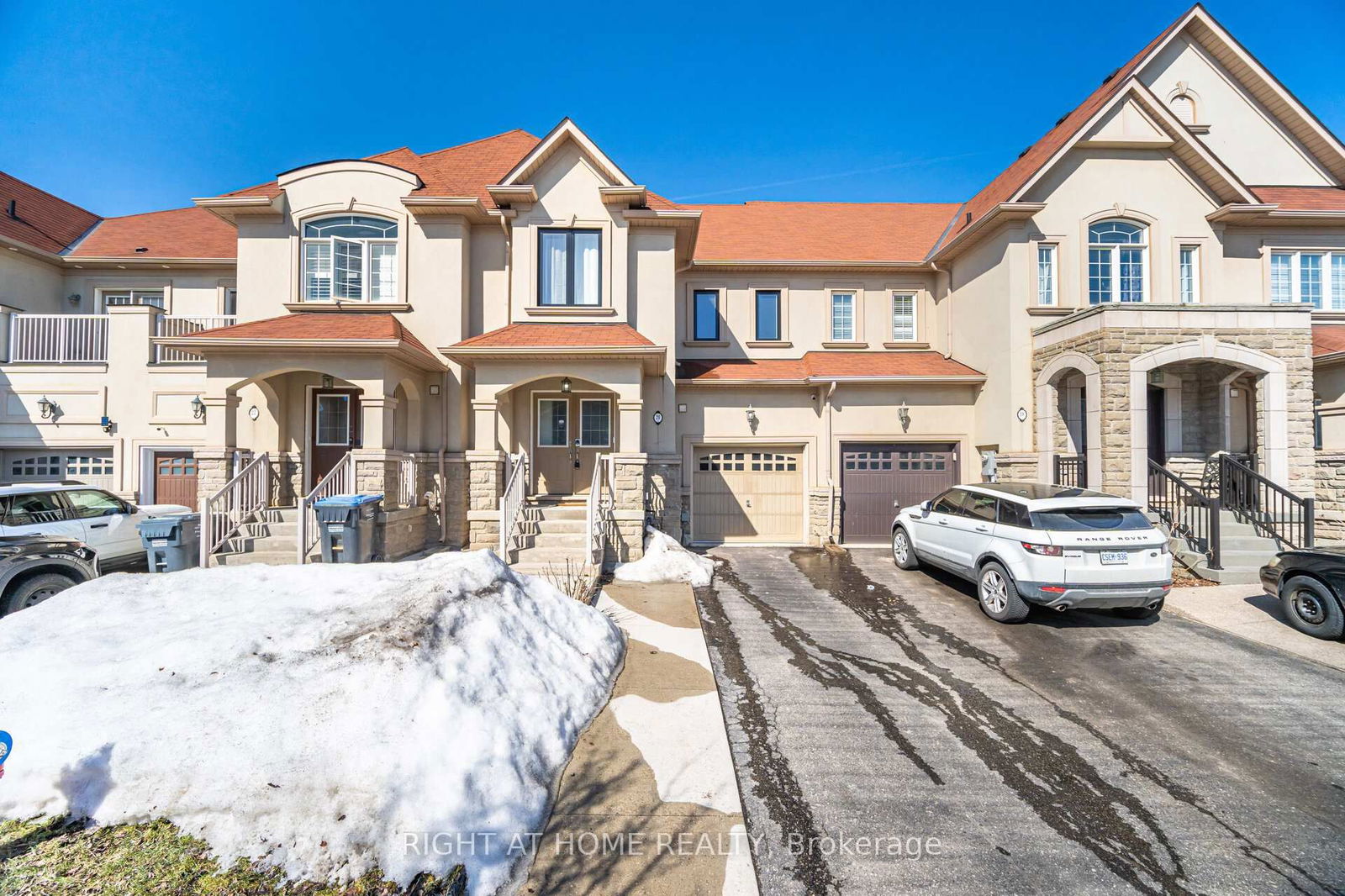 Townhouse for sale at 20 Beachville Circle, Brampton, Credit Valley, L6X 0V3 - MLS: W12018107