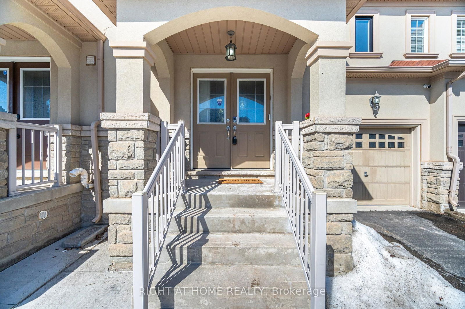 Townhouse for sale at 20 Beachville Circle, Brampton, Credit Valley, L6X 0V3 - MLS: W12018107