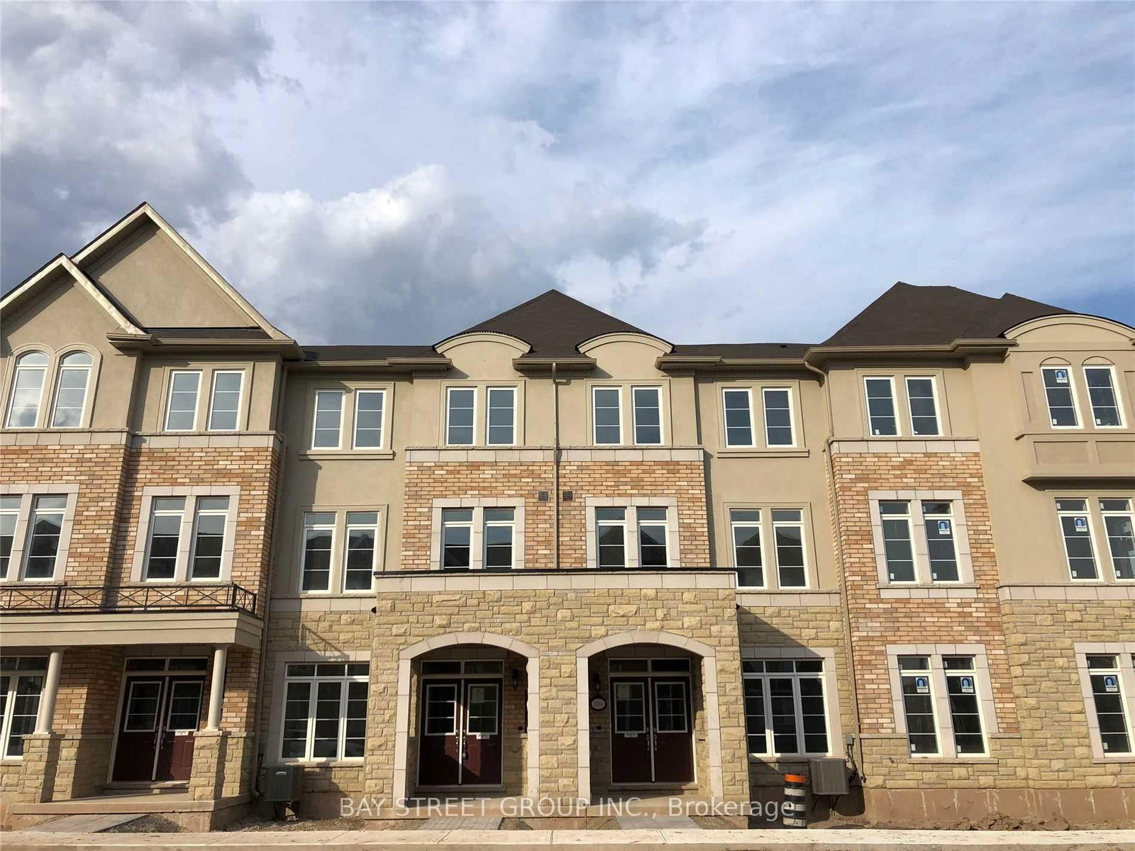 Townhouse for lease at 3303 Carding Mill Trail, Oakville, GO Glenorchy, L6M 0N3 - MLS: W12018531