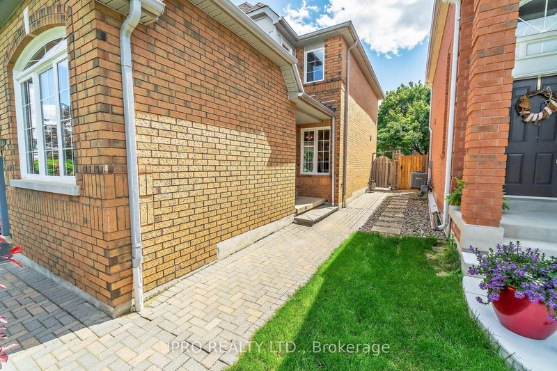 7 Curry Cres, Halton Hills, L7G 5L4 | Image 3