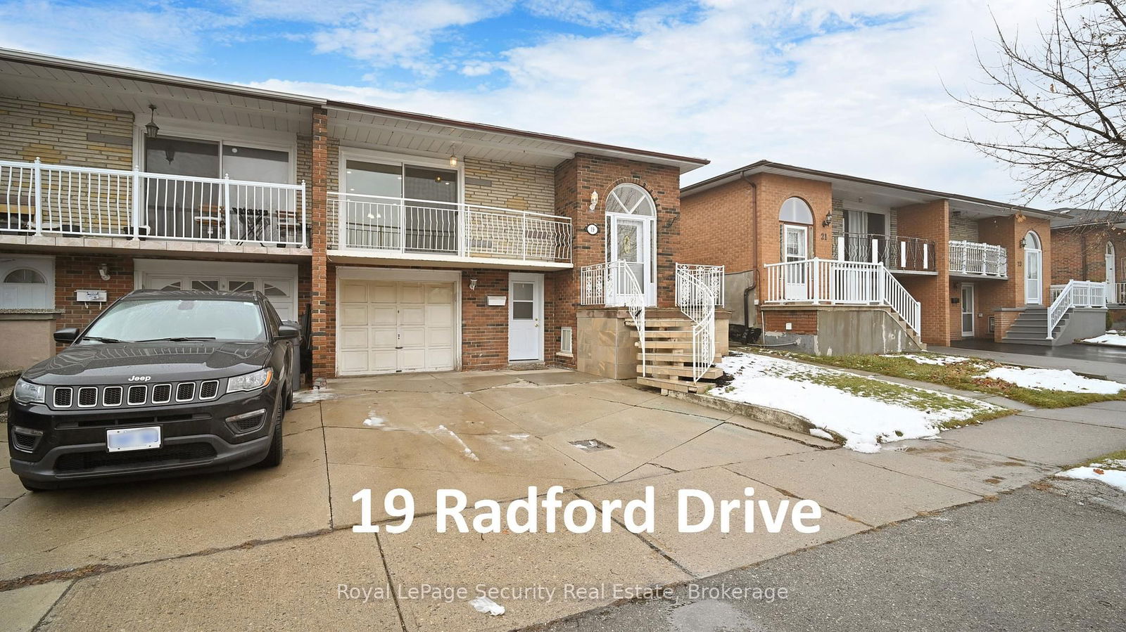 Semi-Detached House for sale at 19 Radford Drive, Brampton, Brampton North, L6V 2Y8 - MLS: W12019239