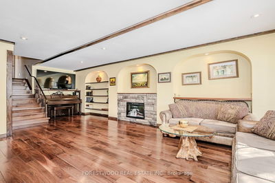 1367 Glen Rutley Circ, Mississauga - Applewood image-0-2